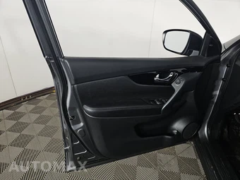2021 Nissan Rogue Sport SV - miniatura 9