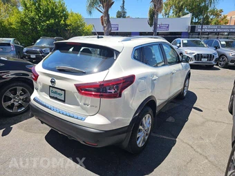 2021 Nissan Rogue Sport SV - miniatura 3