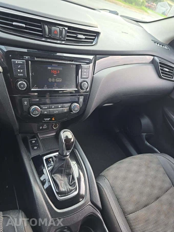 2021 Nissan Rogue Sport SV - miniatura 10