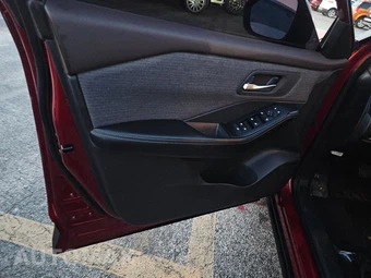 2021 Nissan Rogue SV - miniatura 9