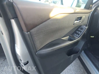 2021 Nissan Rogue SV – miniatura 9