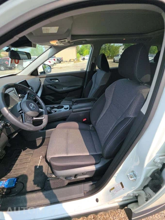 2021 Nissan Rogue SV - miniatura 6