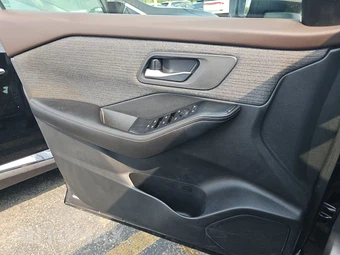 2021 Nissan Rogue SV – miniatura 9