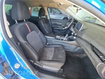 2021 Nissan Sentra SR – miniatura 8