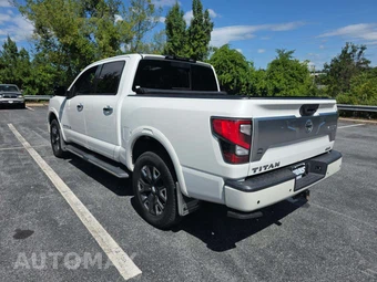 2021 Nissan TITAN Platinum Reserve Crew Cab Short Bed - miniatura 2