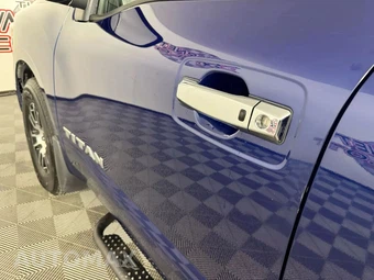 2021 Nissan TITAN SV Crew Cab Short Bed - miniatura 25