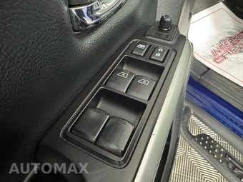 2021 Nissan TITAN SV Crew Cab Short Bed - miniatura 40