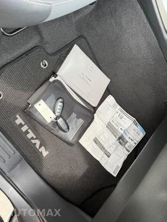 2021 Nissan TITAN SV Crew Cab Short Bed - miniatura 10