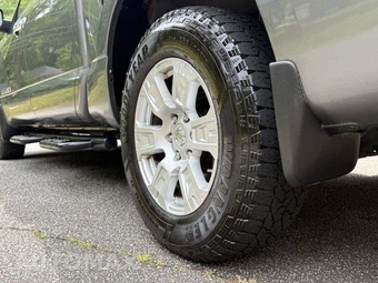 2021 Nissan TITAN SV Crew Cab Short Bed - miniatura 40