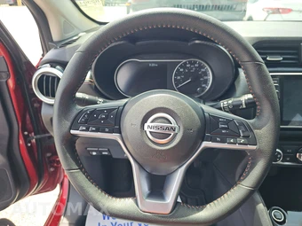 2021 Nissan Versa SR – miniatura 10
