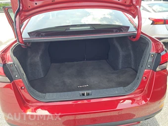 2021 Nissan Versa SR – miniatura 17