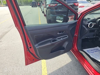 2021 Nissan Versa SR – miniatura 9