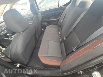 2021 Nissan Versa SR - miniatura 13