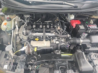 2021 Nissan Versa SR - miniatura 15