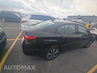 2021 Nissan Versa SR - miniatura 4