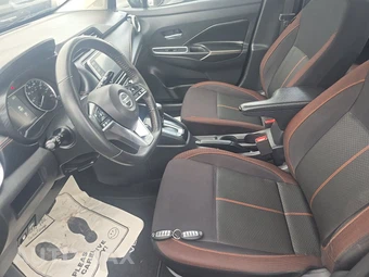 2021 Nissan Versa SR - miniatura 7