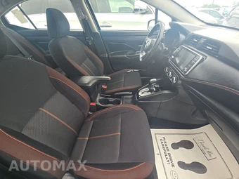 2021 Nissan Versa SR - miniatura 8
