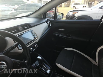 2021 Nissan Versa SV – miniatura 11