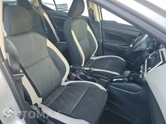 2021 Nissan Versa SV – miniatura 8