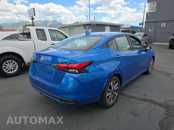 2021 Nissan Versa SV – miniatura 3