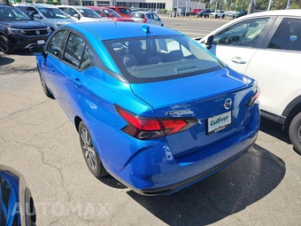 2021 Nissan Versa SV - miniatura 2