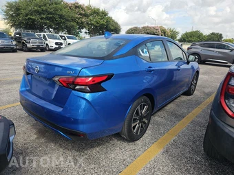 2021 Nissan Versa SV - miniatura 4