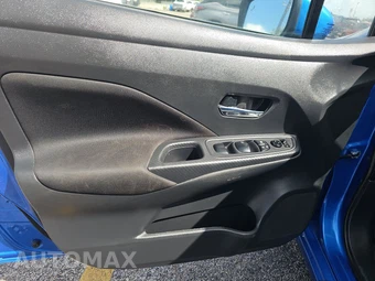 2021 Nissan Versa SV - miniatura 9