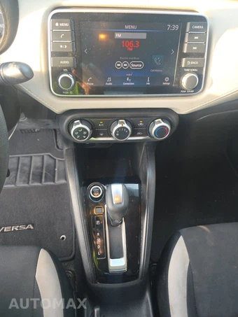 2021 Nissan Versa SV - miniatura 17