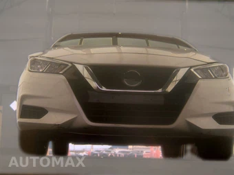 2021 Nissan Versa SV - miniatura 3