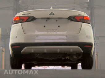 2021 Nissan Versa SV - miniatura 7