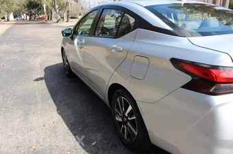 2021 Nissan Versa SV - miniatura 11