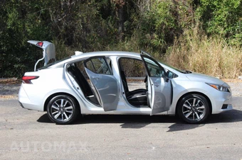 2021 Nissan Versa SV - miniatura 17
