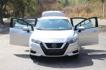 2021 Nissan Versa SV - miniatura 18