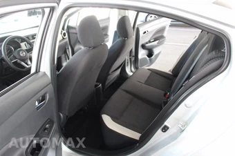 2021 Nissan Versa SV - miniatura 25