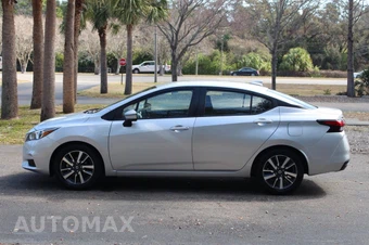 2021 Nissan Versa SV - miniatura 3