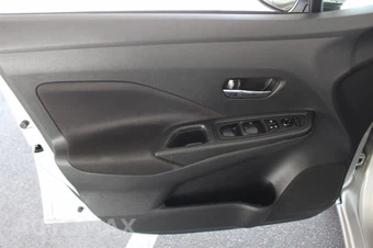 2021 Nissan Versa SV - miniatura 31