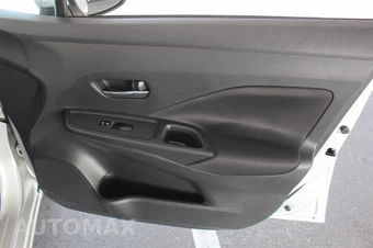 2021 Nissan Versa SV - miniatura 32