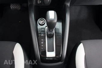 2021 Nissan Versa SV - miniatura 43