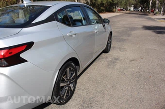 2021 Nissan Versa SV - miniatura 9