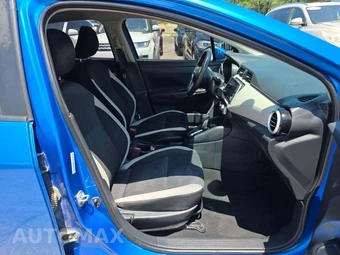 2021 Nissan Versa SV – miniatura 18