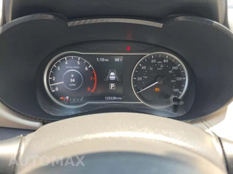 2021 Nissan Versa SV – miniatura 9
