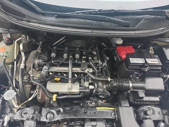 2021 Nissan Versa SV - miniatura 18