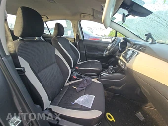 2021 Nissan Versa SV - miniatura 8