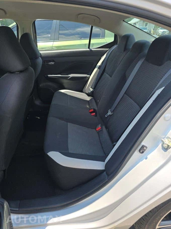 2021 Nissan Versa SV – miniatura 13