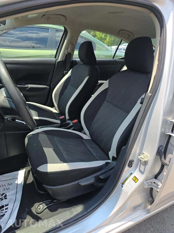 2021 Nissan Versa SV – miniatura 6