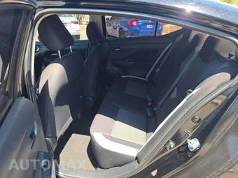 2021 Nissan Versa SV – miniatura 10