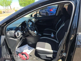 2021 Nissan Versa SV – miniatura 3