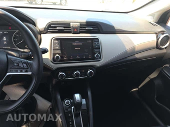2021 Nissan Versa SV – miniatura 7