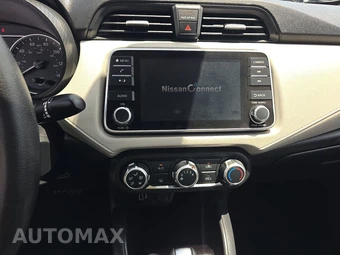 2021 Nissan Versa SV - miniatura 11