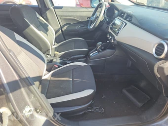 2021 Nissan Versa SV - miniatura 14